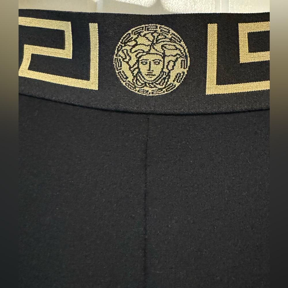 Versace - Picture 4 of 4